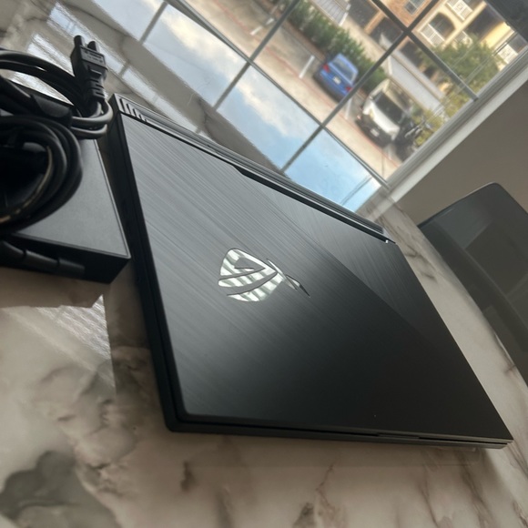 ASUS ROG GAMING LAPTOP (2019) - Picture 3 of 11